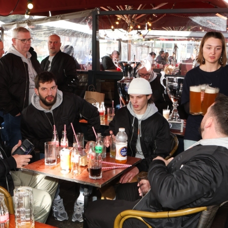 Nijmegen Devils op bezoek bij dugermeester Bruls op het stadhuis.