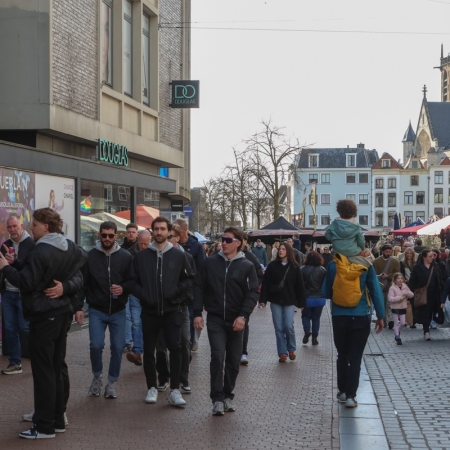 Nijmegen Devils op bezoek bij dugermeester Bruls op het stadhuis.