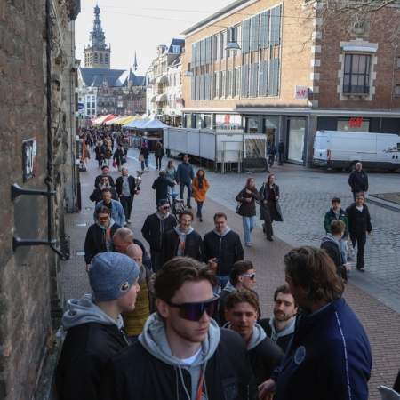 Nijmegen Devils op bezoek bij dugermeester Bruls op het stadhuis.