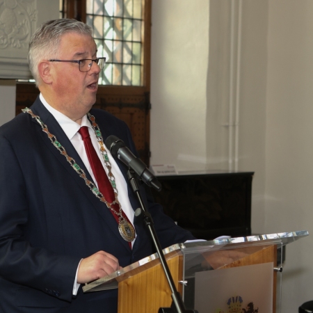Nijmegen Devils op bezoek bij dugermeester Bruls op het stadhuis.