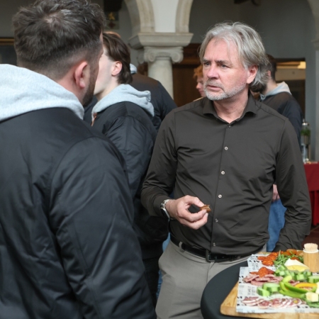 Nijmegen Devils op bezoek bij dugermeester Bruls op het stadhuis.
