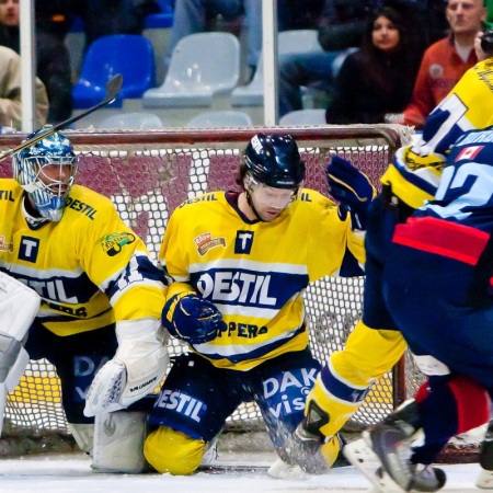 Billy Blase krijgt hulp van tweede goalie