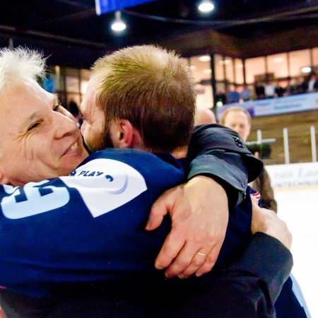 Gary Prior bedankt Phil Aucoin