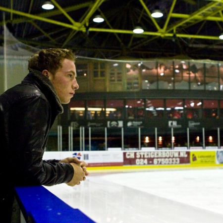 Rick Wijnen hangend over boarding