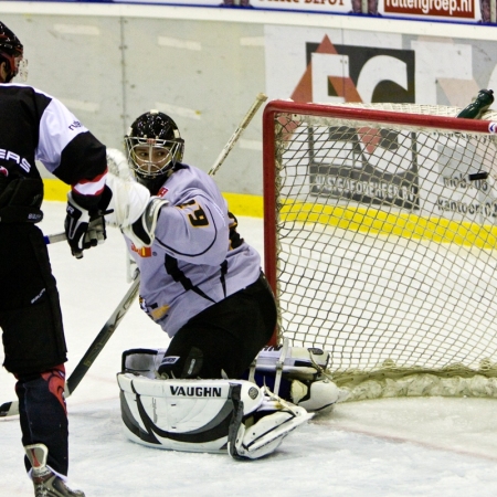 Casper Swart zie puck in net verdwijnen