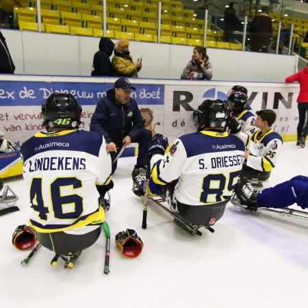 Foto verslag Nijmegen Para Ijshockey tegen Phantoms uit Antwerpen.            © IJshockeyfoto.nl