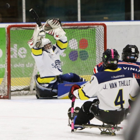 Foto verslag Nijmegen Para Ijshockey tegen Phantoms uit Antwerpen.            © IJshockeyfoto.nl