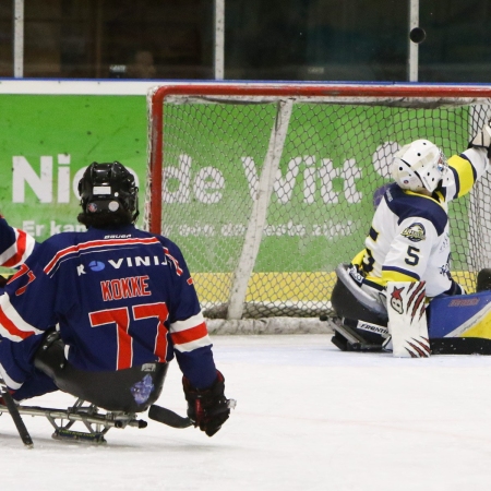 Foto verslag Nijmegen Para Ijshockey tegen Phantoms uit Antwerpen.            © IJshockeyfoto.nl