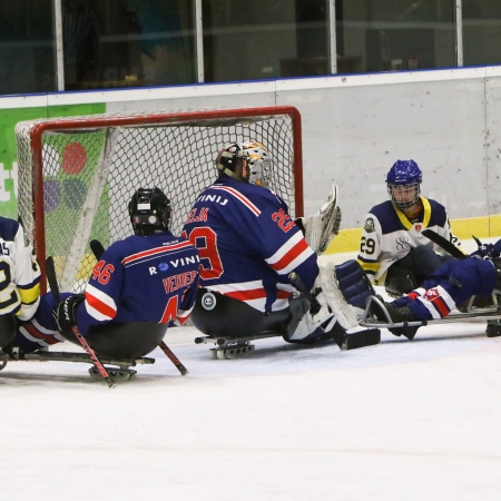 Foto verslag Nijmegen Para Ijshockey tegen Phantoms uit Antwerpen.            © IJshockeyfoto.nl