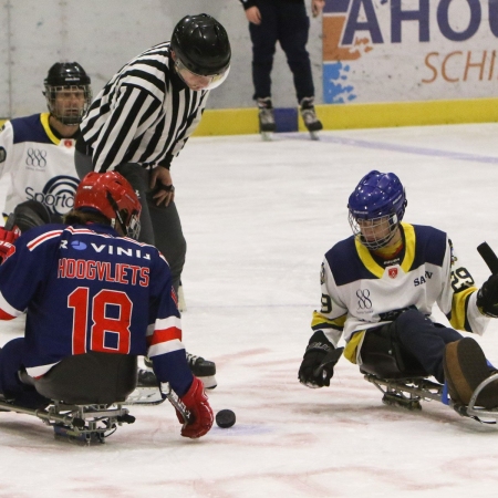 Foto verslag Nijmegen Para Ijshockey tegen Phantoms uit Antwerpen.            © IJshockeyfoto.nl