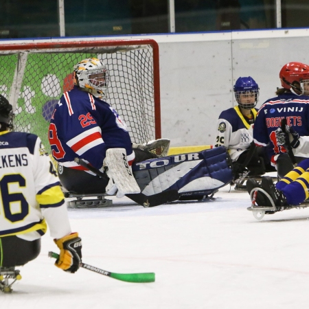 Foto verslag Nijmegen Para Ijshockey tegen Phantoms uit Antwerpen.            © IJshockeyfoto.nl