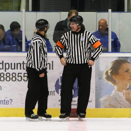 Refs Nick Verbruggen en Martin de Wilde.