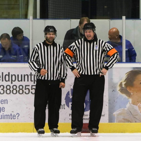 Refs Nick Verbruggen en Martin de Wilde.