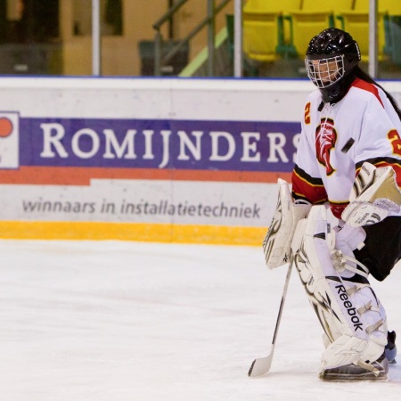 Esmee den Beste als Back up goalie van den Bosch