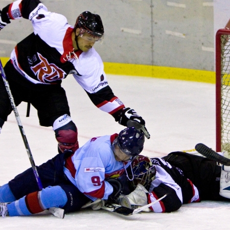 Jeff Smith trekt Mike Lalonde van goalie
