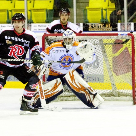 Kevin Bruijsten wachten op de puck