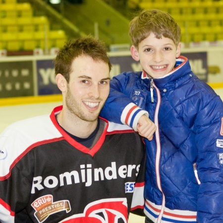 Tyler Mazzie met fan