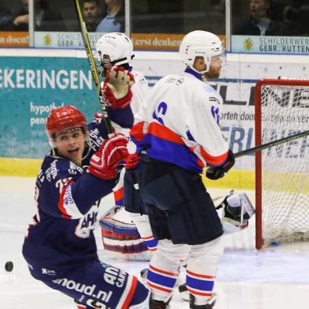 Eef Gerritsen ziet hoe RJ Reed de 2-2 maakt