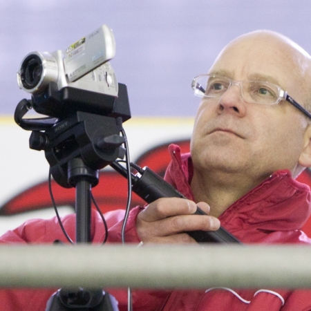 Wout van der Hoef naast steward ook webmaster en nu ook in de rol van cameraman.